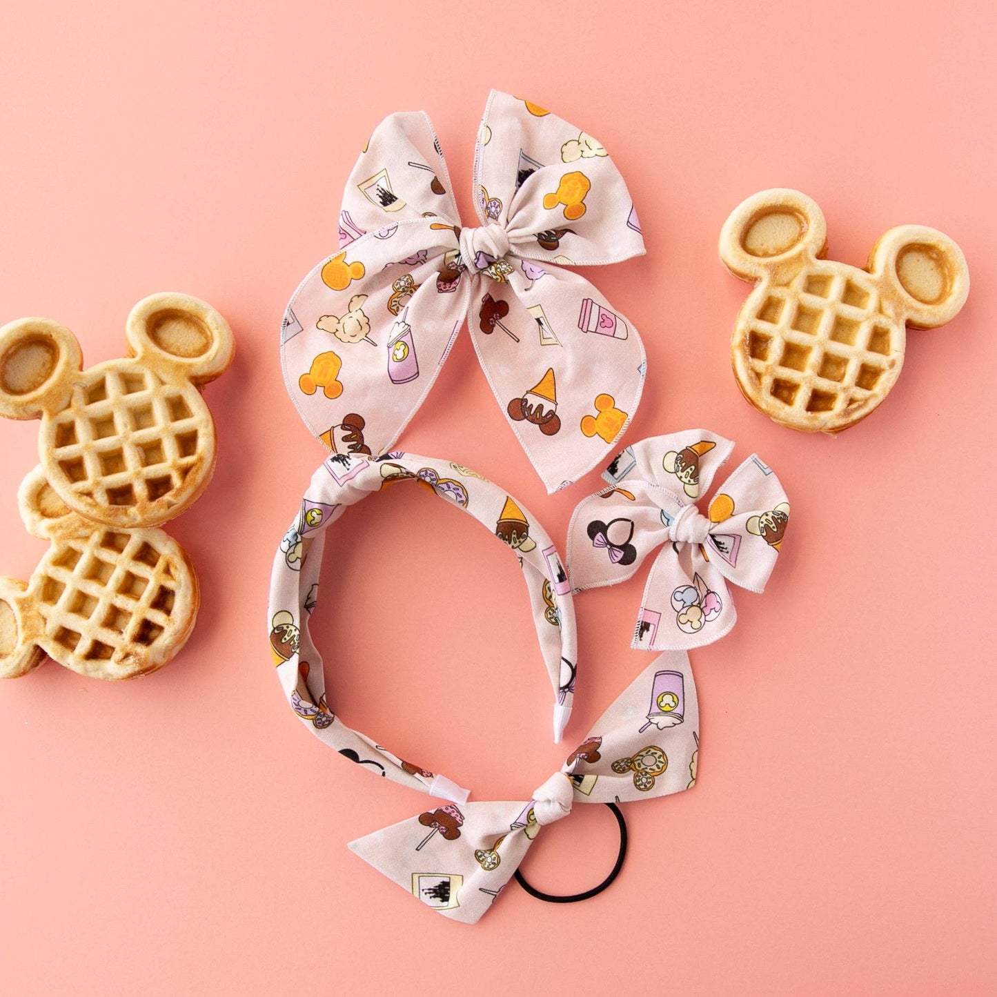 Trolley Treats | Petite Party Bow: Alligator Clip